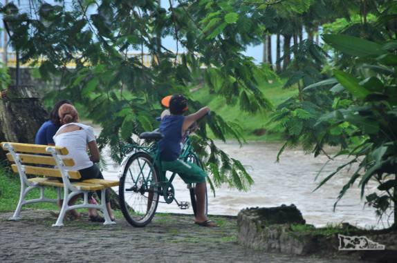Vendo a vida e o rio passarem em Morretes, próximo ao litoral do Paraná